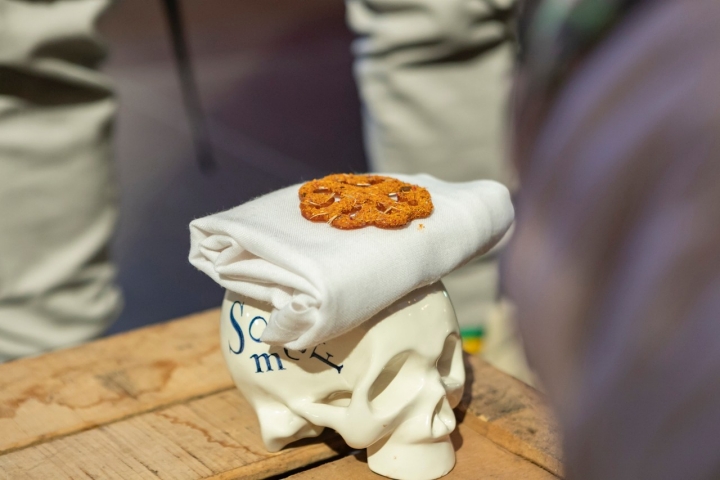 Flor manchega bañada en chiles y rebozada en flores.