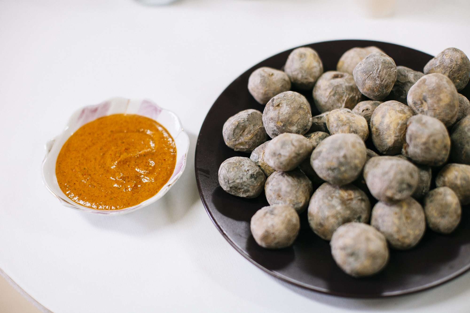 El mojo rojo, uno de los acompañamientos típicos de las papas arrugás. Foto: Jose Chiyah