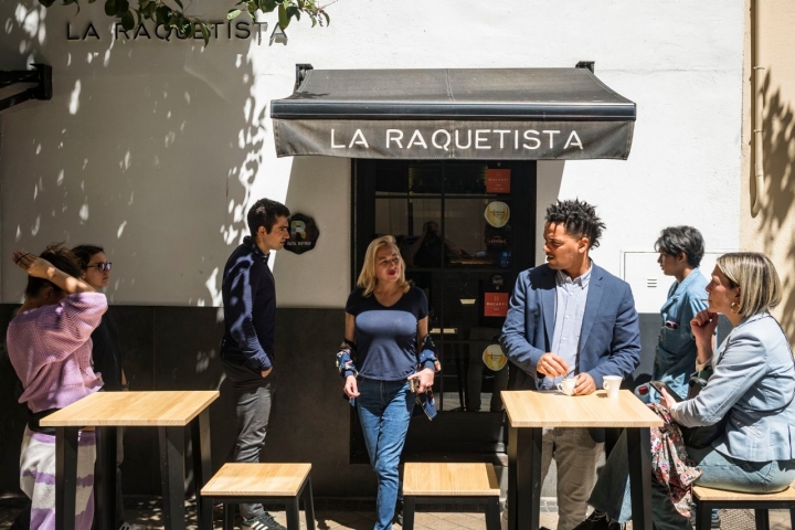 Donde Comer Torreznos en Madrid La Raquetista terraza