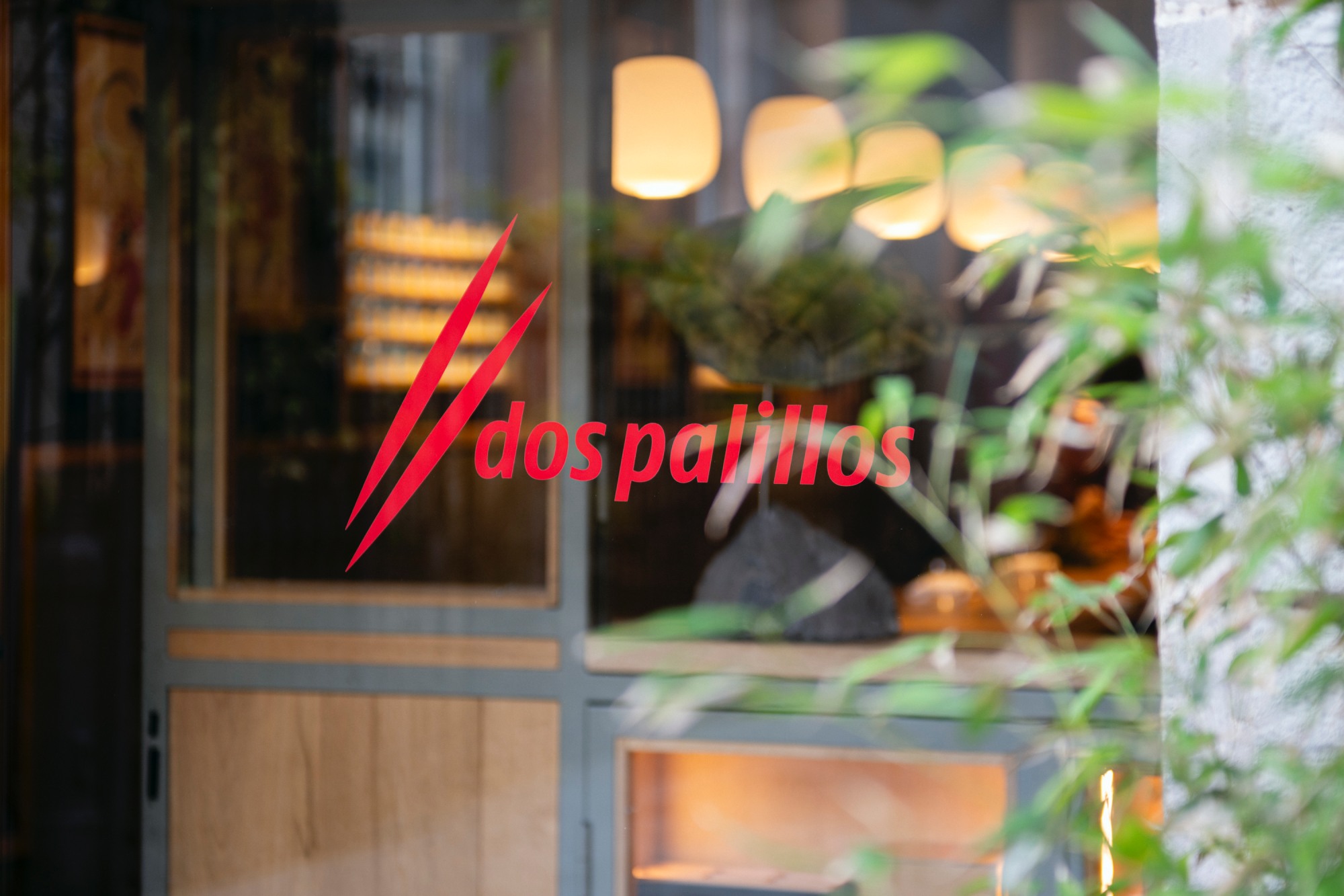 Exterior del restaurante Dos Palillos, en Barcelona