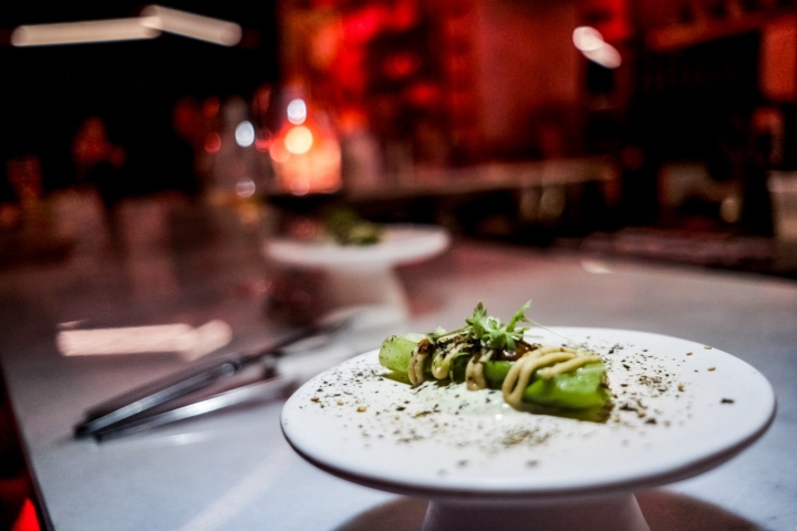 Repollo brasa, ropa vieja, salsa de yogur.