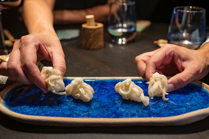 Nigiri de espadeña con alioli 