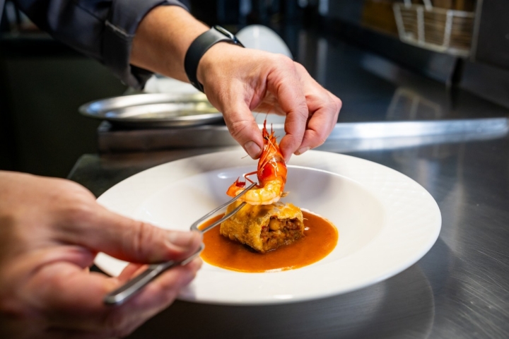  La manita de cerdo crujiente, otro de sus platos estrella.