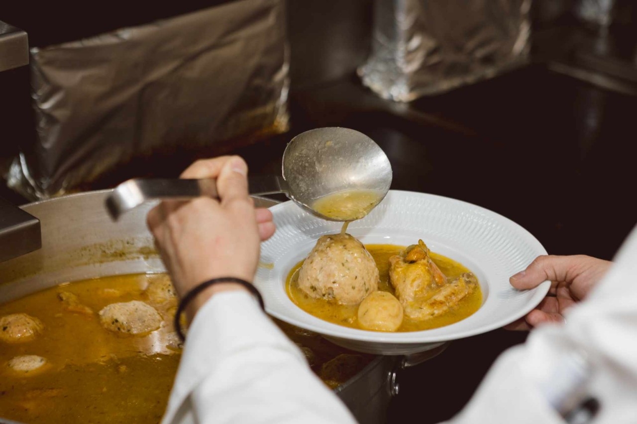 Pollo con pelota, un guiso tradicional