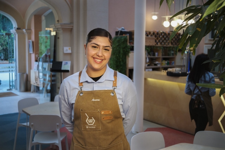 : Ainara Vázquez se ha convertido en formadora de sala tras ser alumna en La Quinta Cocina.