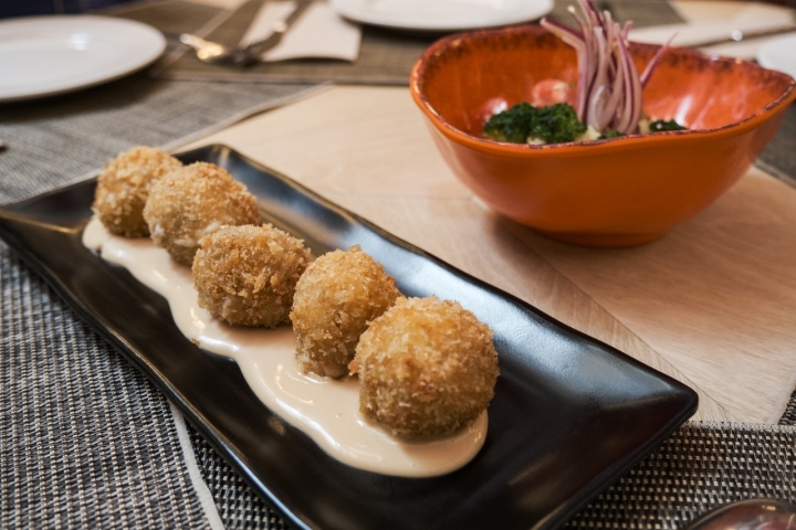 En su carta encontramos croquetas de jamón o bacalao ajoarriero.
