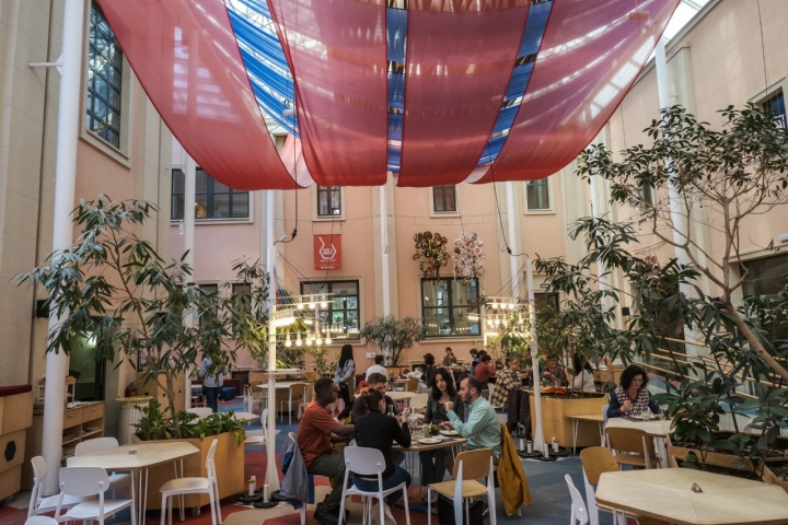 Este restaurante-escuela se ubica en el palacete del Parque Quinta de los Molinos donde vivió el urbanista César Cort.