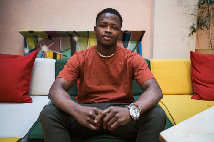 Alpha Oumar formó parte de la novena promoción cuando apenas llevaba tres meses en España y actualmente trabaja en un restaurante.