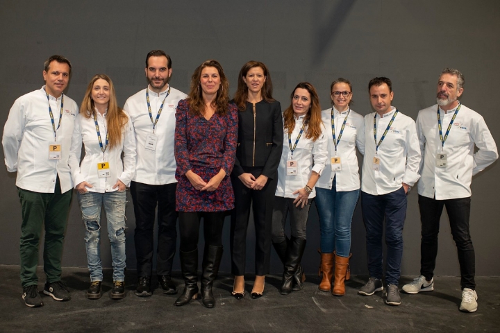 María Ritter y María Victoria Zingoni con los chefs Mario Sandoval, Begoña Rodrigo, Lucía Freitas, Pepe Solla, Oriol Castro, Eduar Xatruch y Marga Coll.