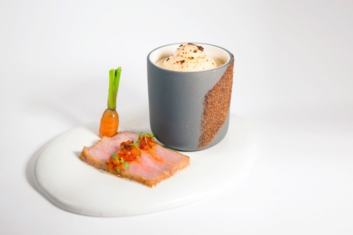 Cóctel de mezcal con espuma de ventresca de atún ahumada. Foto: Balfegó.
