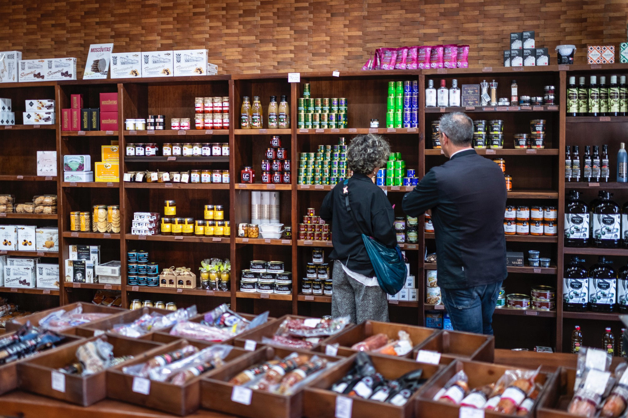 El surtido de Manjares Saldaña va más allá del vino.