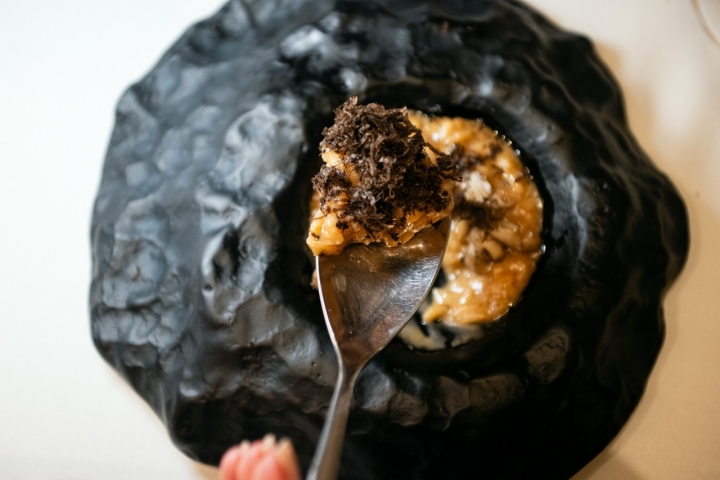 Risotto con seta de árbol del Montseny y trufa negra.