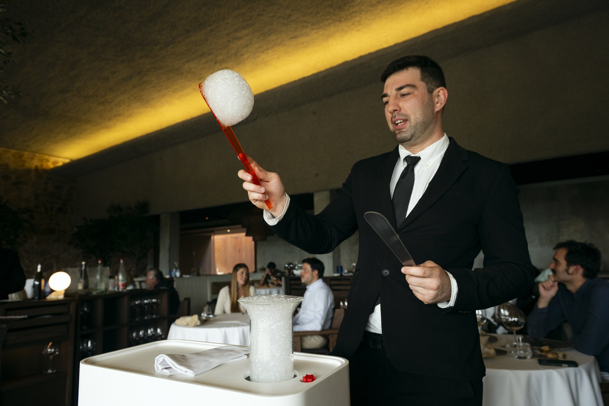 Algunos de los platos más espectaculares se terminan en mesa. 