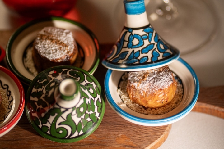 XALOCOveja Roja Mallorquina Pastela marroquí, granda de berenjenas, yogur y tahini