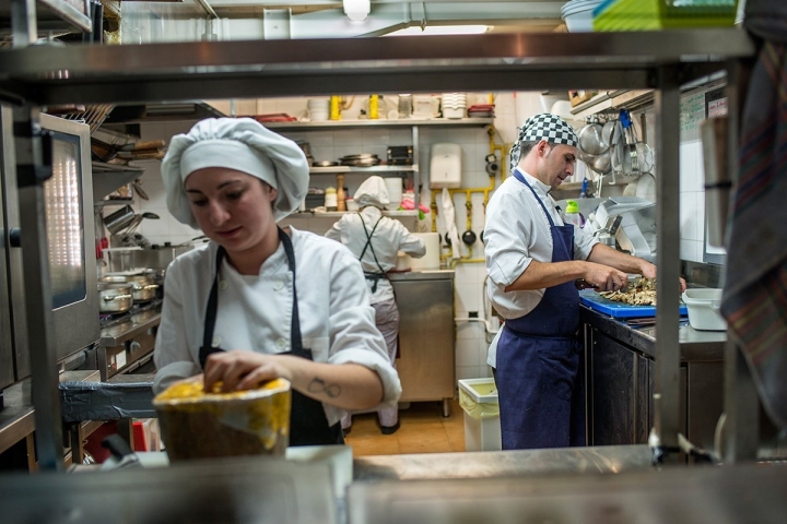 Trabajando en la cocina.
