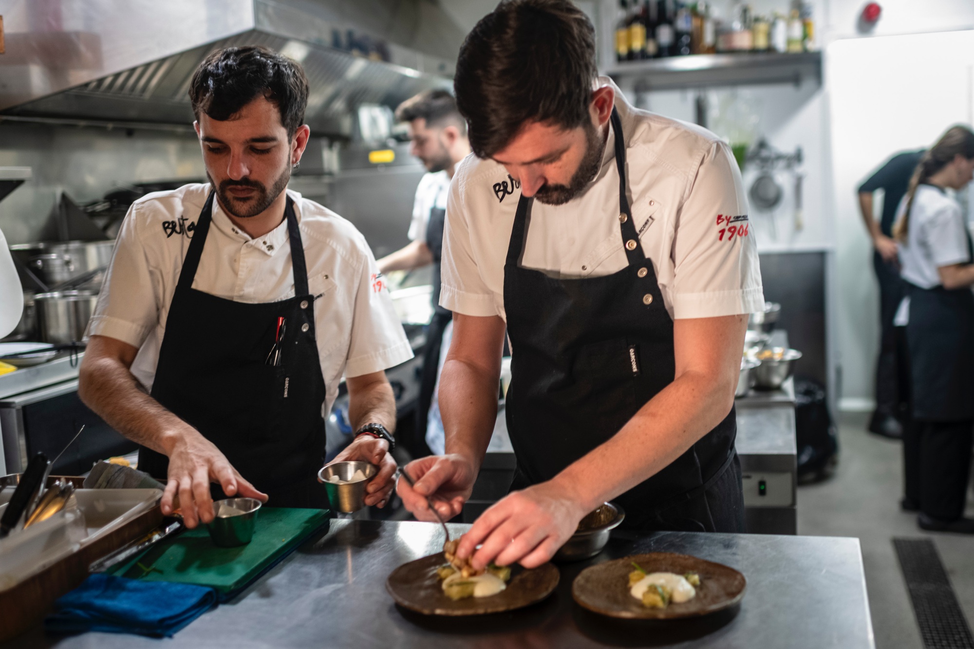 En la cocina tienen en cuenta el reaprovechamiento de descartes.