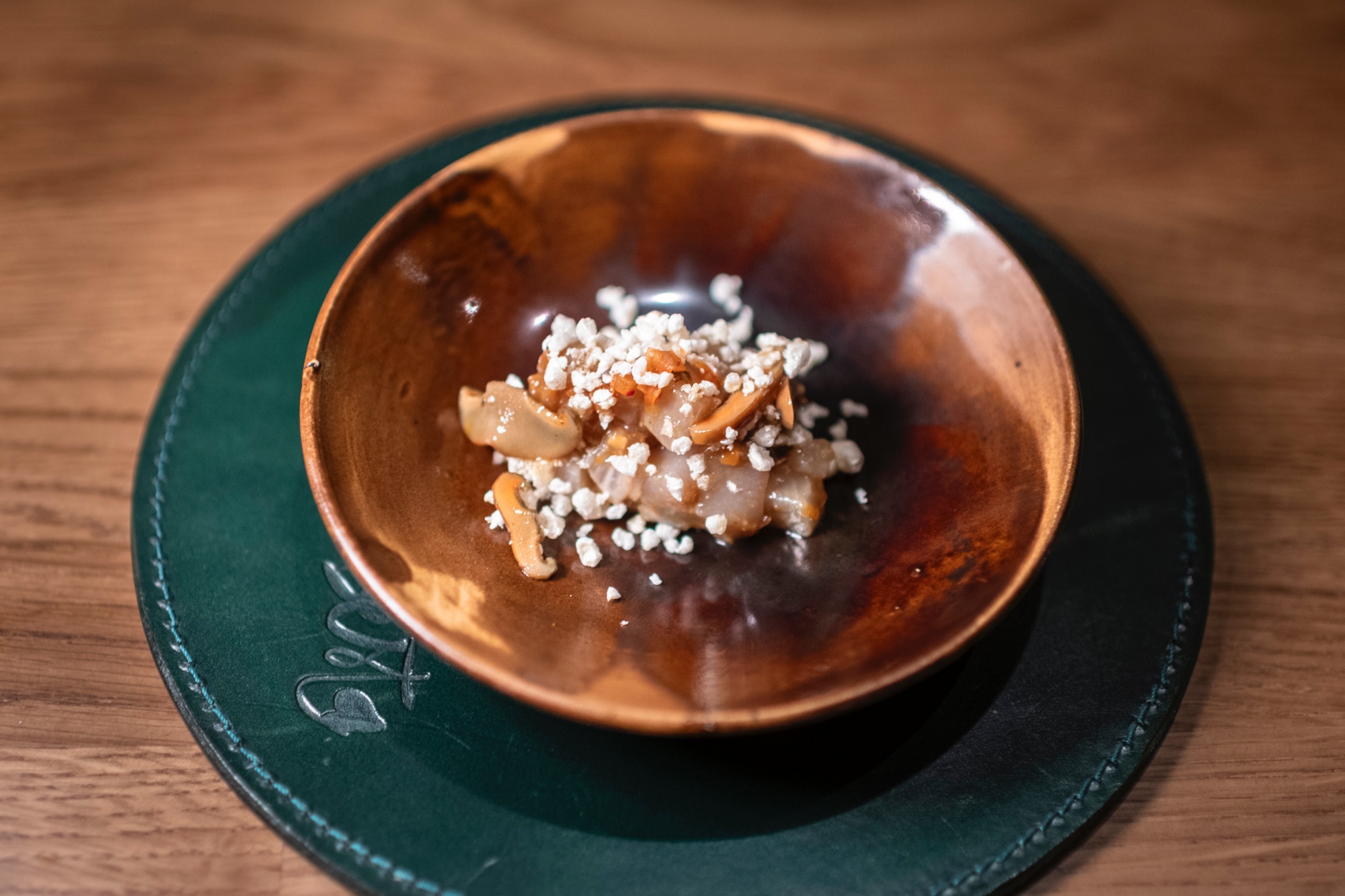 Fricandó de llampuga ahumada con níscalos escabechados.