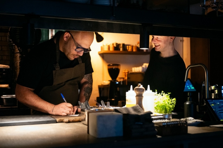 Panatieri y Sastre se conocieron hace años cuando sus vidas se cruzaron en los fogones del extinto 'Roca Moo' de los hermanos Roca.