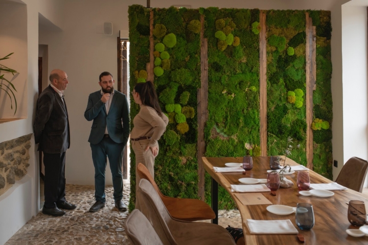 El jardín vertical del hotel.