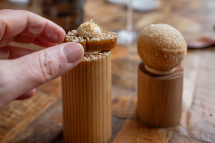 Para empezar, dos buenos salazones.