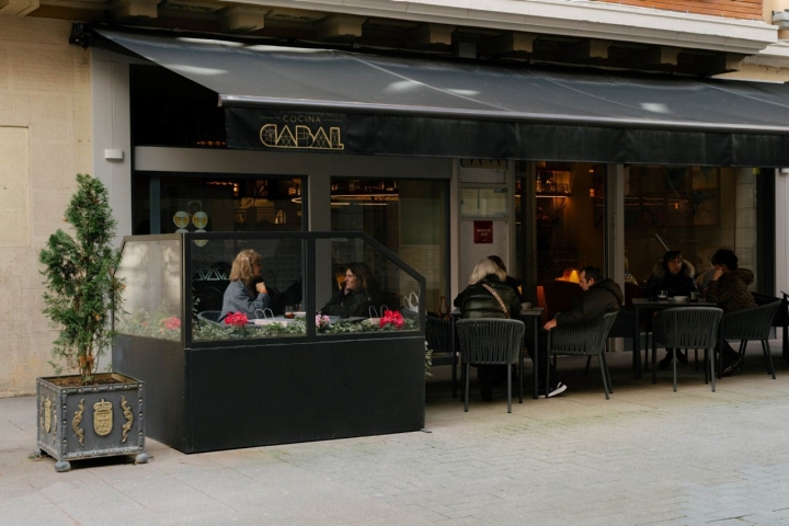 Exterior y terraza del restaurante