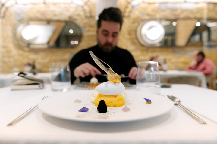 Lichis, frambuesa y melocotón. Uno de los postres