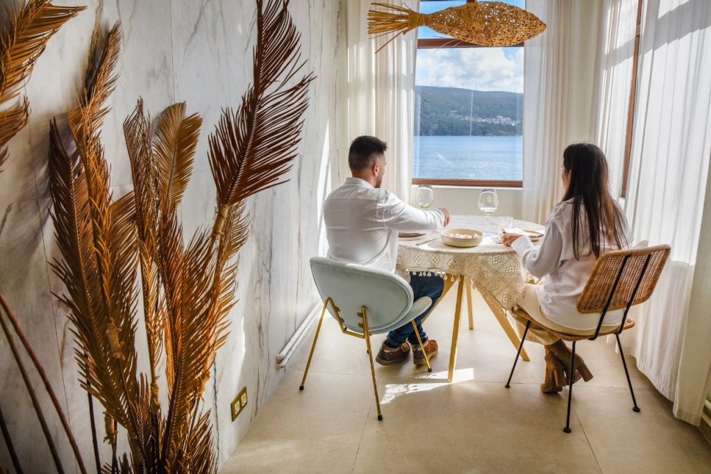 El restaurante que actualiza la cocina de la Costa da Morte mirando al mar
