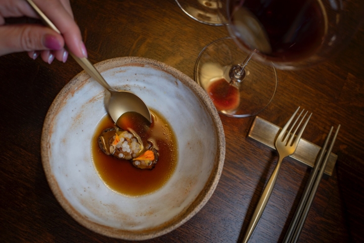 Abalón /Apionabo / Huevos de caracol /Costilla