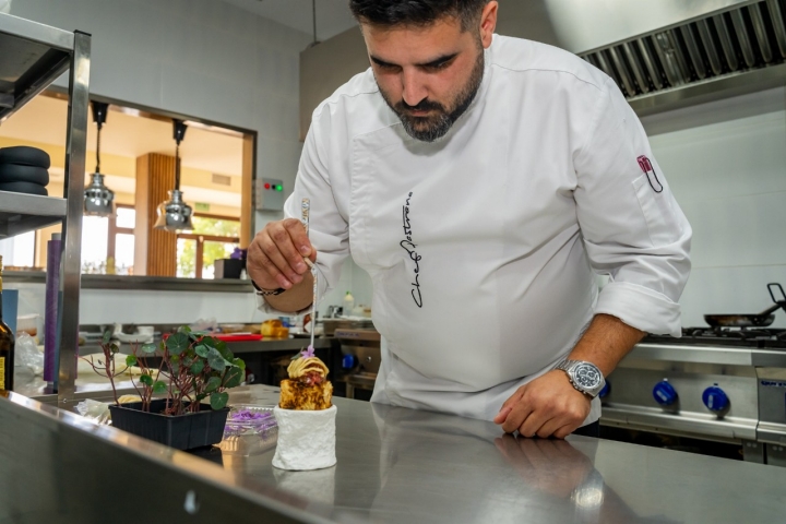 Restaurante Eterno tartar en cocina