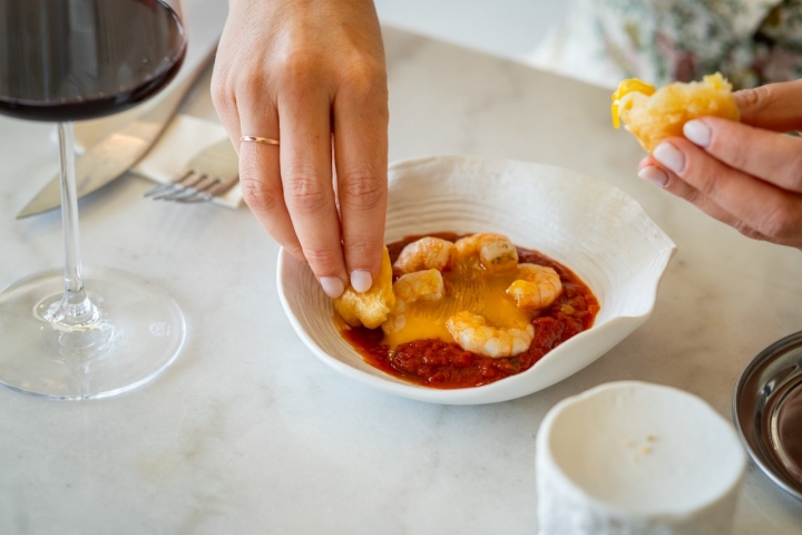 Restaurante Eterno l bollito de yema de huevo, tomate guisado y gambas