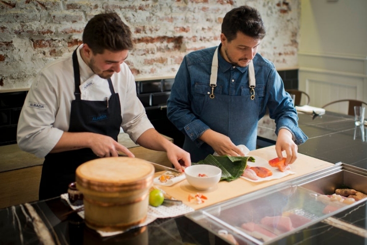 La mesa de operaciones de Mario Payán.