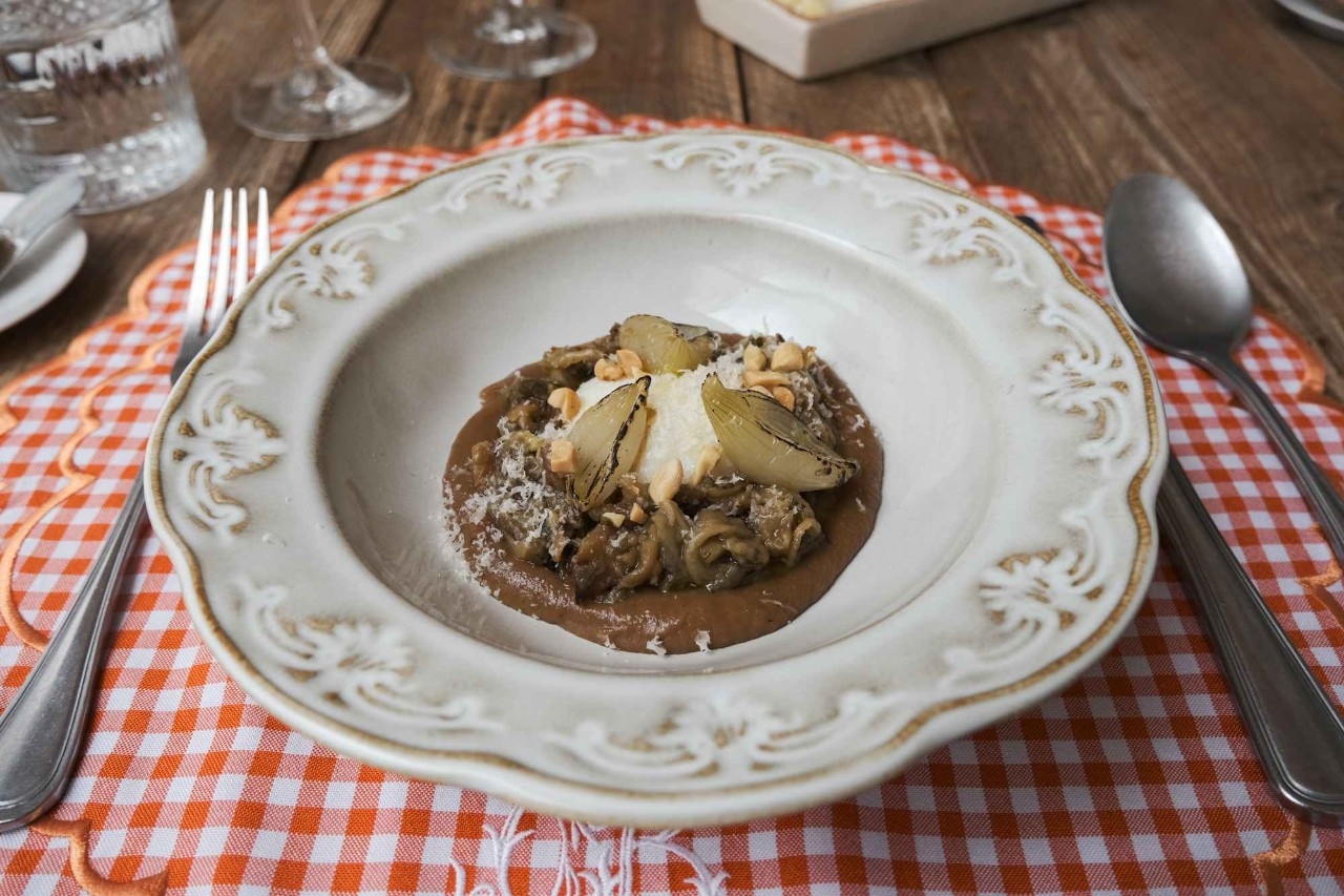 El huevo y la cebolla: una receta que mezcla dos del recetario del del franciscano Fra Roger.