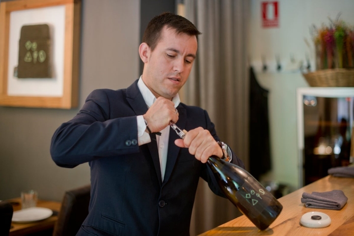 Etiqueta de Antón Llamazares para un vino de la casa hecho exclusivamente para Lúa.