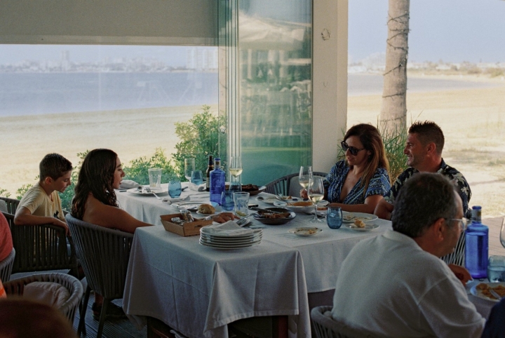 El restaurante cuenta con tres espacios para distintos momentos del día