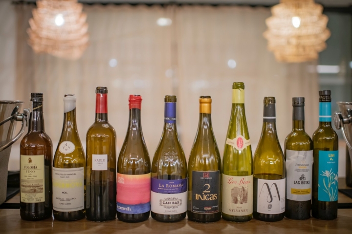 Los vinos del maridaje expuestos tras el servicio.