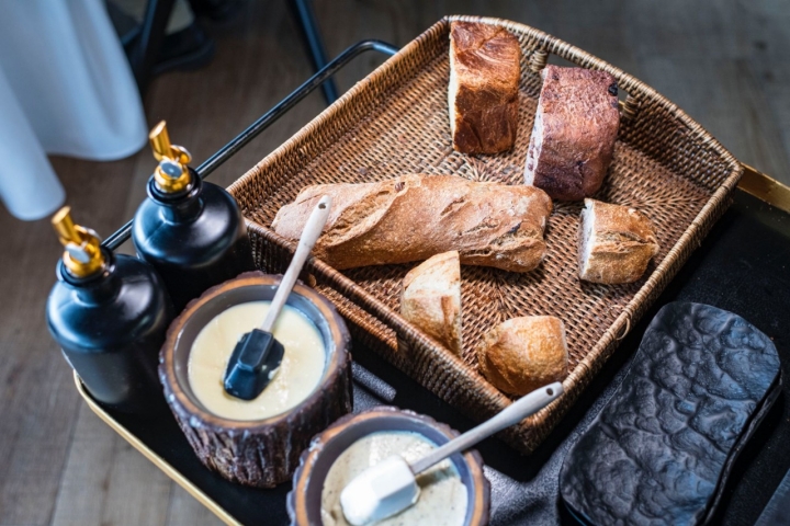 Panes, mantequillas y aceites del restaurante Taller Arzuaga (Valladolid).