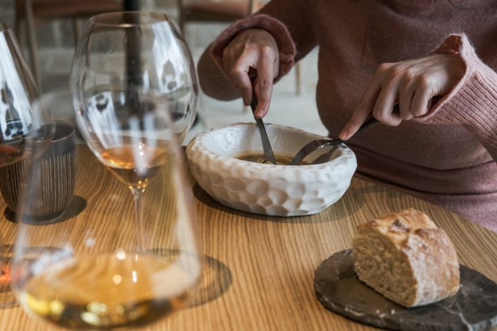 Disfrutando del sorrentino de pichón al Jerez y trufa. 