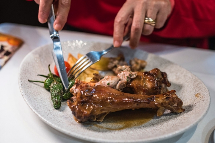 Jarrete con mollejas.