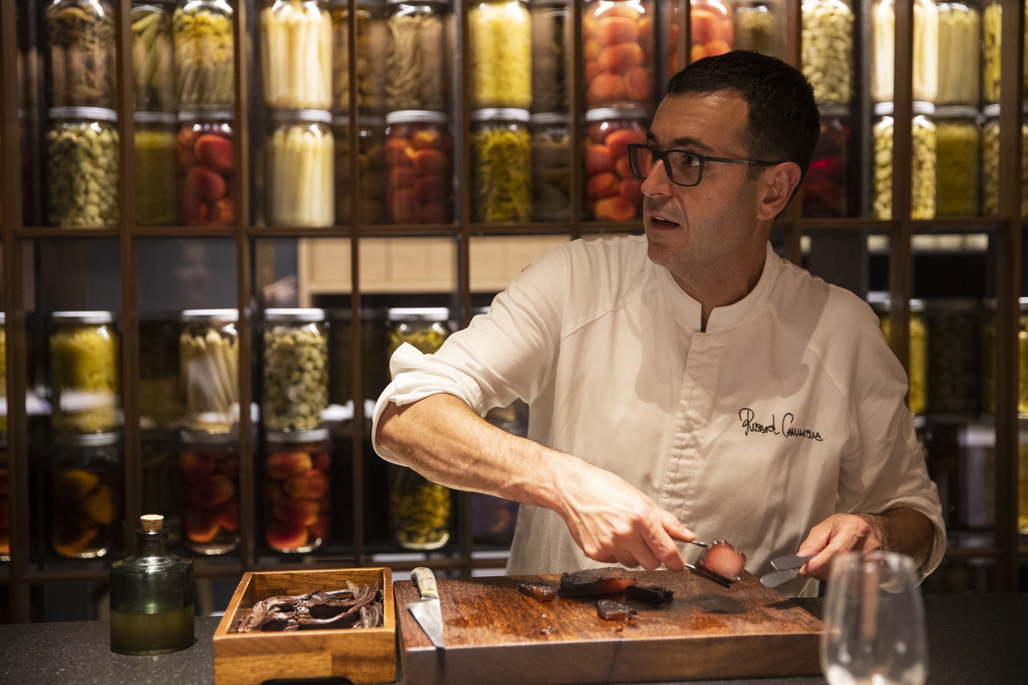 Ricard Camarena Restaurant chef con atún