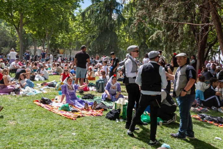 Los chulapos y chulapas invaden la pradera en estas fiestas tan castizas.