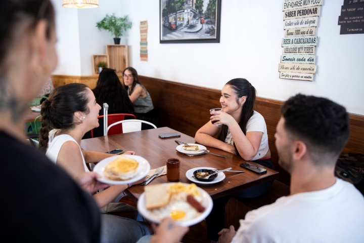 Ruta tapas Teatinos El Refugio mesa