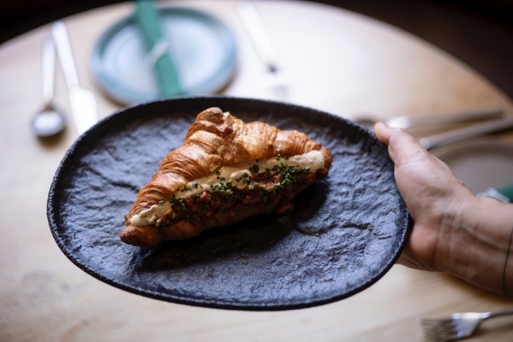 Croissant de steak tartar.