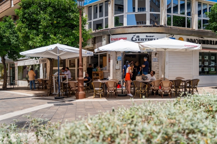 La popular terraza de 'La Estrella' es de las más solicitadas durante los meses de verano
