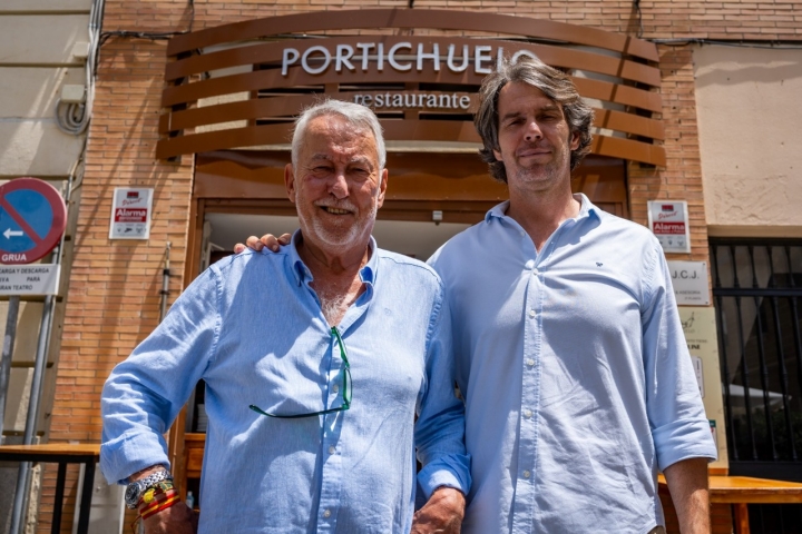 Hasta tres generaciones de la misma familia conviven en 'Portichol'