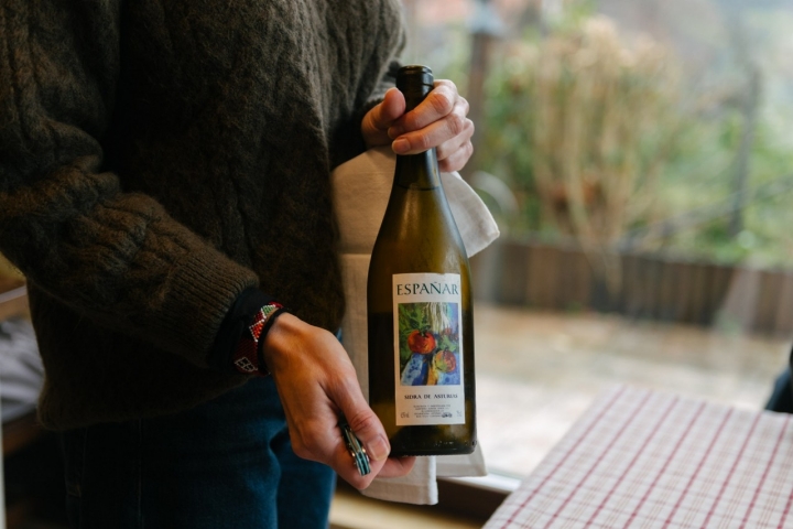 Sidra Asturiana Españar   - Texu Restaurante by Special Thanks Studios