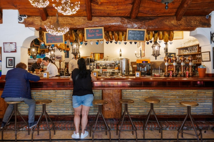  Hay constancia desde el siglo XVII de actividad mesonera en este lugar de paso.