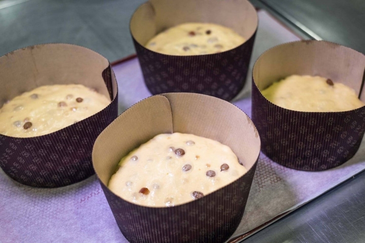 Cada molde lleva 950 gramos de masa y 50 gramos de glasa.