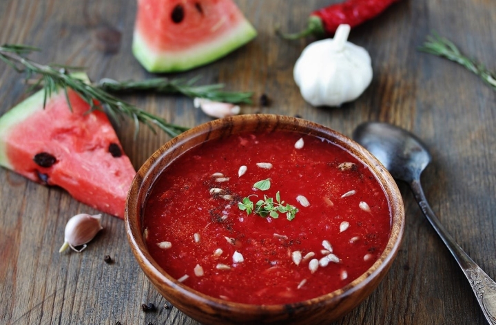 Sopa de sandía aromática, para los fans de la fruta. Foto: Shutterstock.