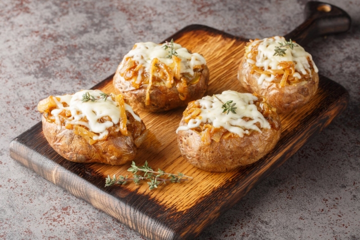 Unas patatas rellenas para hincar el diente.