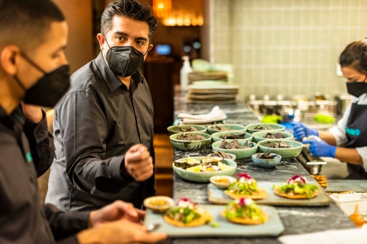 El chef Roberto Ruiz en su restaurante Barracuda